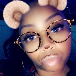 Meet your Posher, April